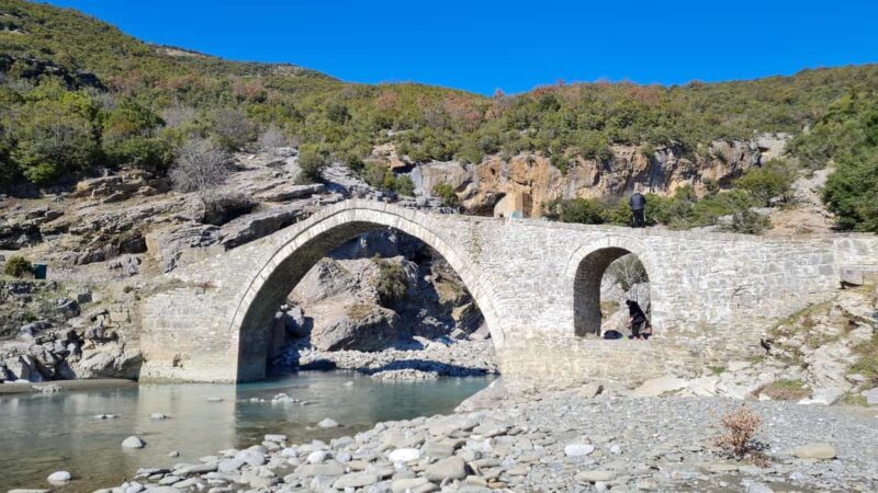 Sarandë: Gjirokaster, Permet, & Thermal Baths Full-Day Trip - Second Stop: Përmet – Riverside Coffee and Charm