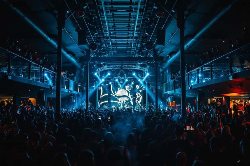 SaSaZu Club New Year's Eve Party with VIP Option - Who Is This Party Best For?