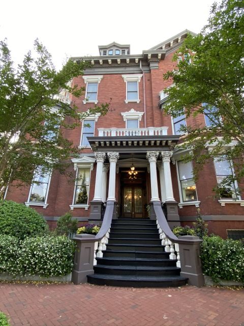 Savannah: Historic District Overview on Foot - A Closer Look at What You’ll Experience