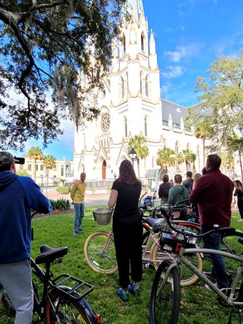 Savannah: Historical Bike Tour with Tour Guide - Key Points