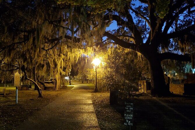 Savannah History and Haunts Candlelit Ghost Walking Tour - Exploring Savannah’s Haunted Past: The Candlelit Ghost Walking Tour