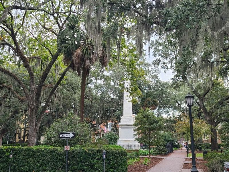Savannah: Old Town Hop-On Hop-Off Trolley Tour - Calhoun Square (207 East Gordon St): another calm pocket