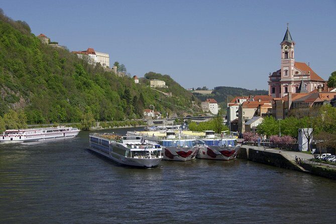 Scenic transfer from Passau to Prague with 2-hours guided tour of Cesky Krumlov - What makes this experience worth considering?