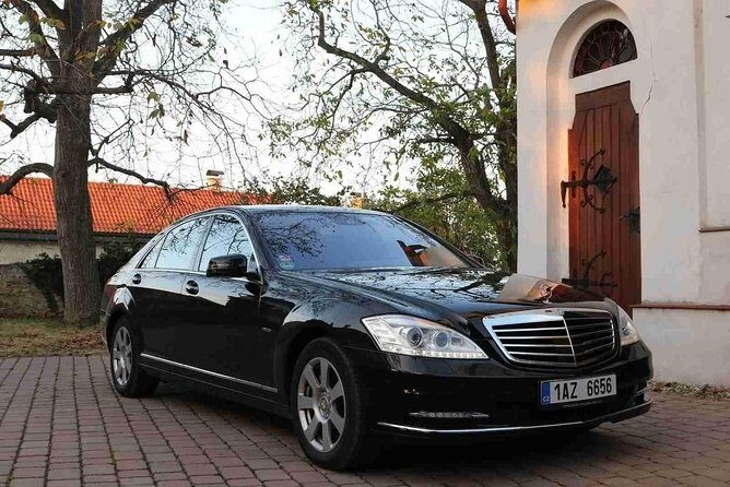 Scenic transfer from Prague to Passau with 4 hours sightseeing in Cesky Krumlov - Why Choose a Private Transfer?