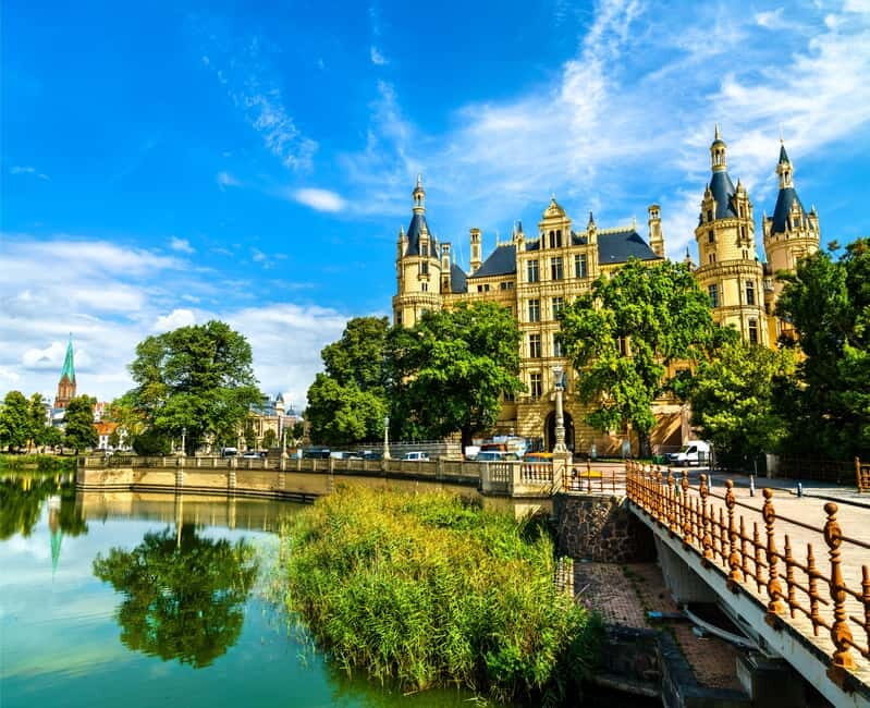 Schwerin: Express Walk with a Local - Schwerin Castle: The Crown Jewel