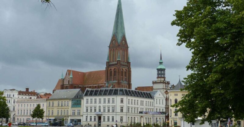 Schwerin: Private Guided Walking Tour - Key Points