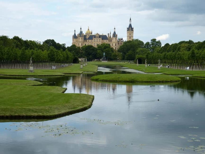 Schwerin - Private Tour of the Castle Exteriors & Cathedral - An In-Depth Look at the Tour Experience