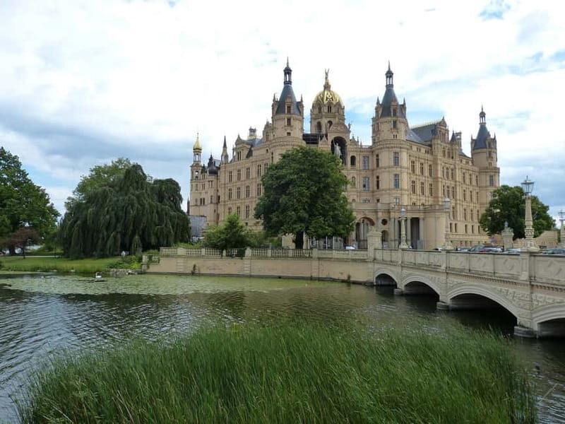 Schwerin - Private Tour of the Castle Exteriors & Cathedral - Who Should Consider This Tour?