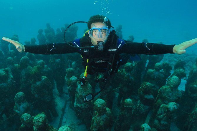 Scuba Diving Under Water Museum and Reef for beginners - What the Experience Really Feels Like
