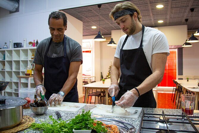 Seafood paella cooking class, tapas and visit to Ruzafa market. - Key Points