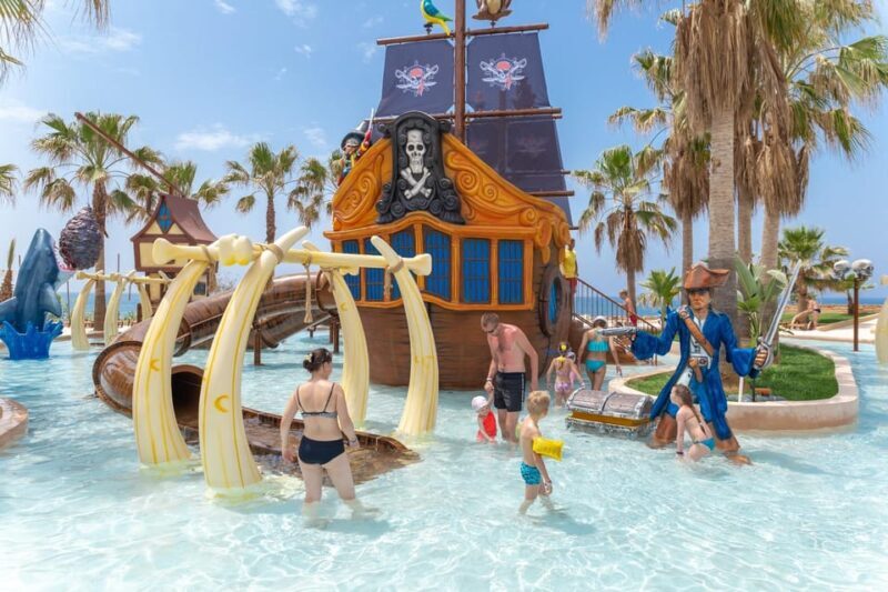 Seapark: Swimming in Pool Aquarium with Authentic Creatures - Key Points