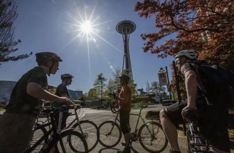 Seattle: 3 Hour Emerald City Standard Bike Tour - Key Points