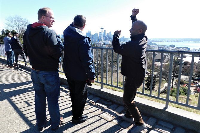Seattle City Tour with Space Needle Drop Offs - The Experience and the Guides