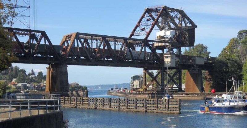 Seattle: Sightseeing Bus Tour with the Ballard Locks - Key Points