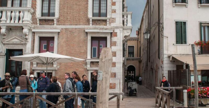 Secret Venice & Gondola Tour - Key Points