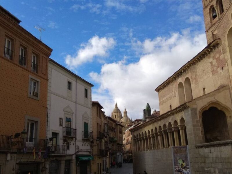 Segovia: Guided Walking Tour with Alcázar Entry - A closer look at the experience