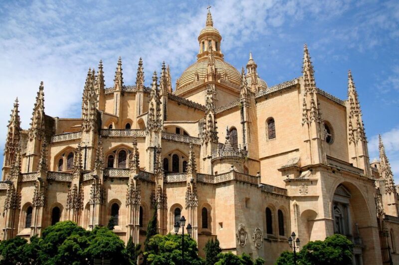 Segovia: Guided Walking Tour with Cathedral & Alcázar Entry - Practical Details and Tips