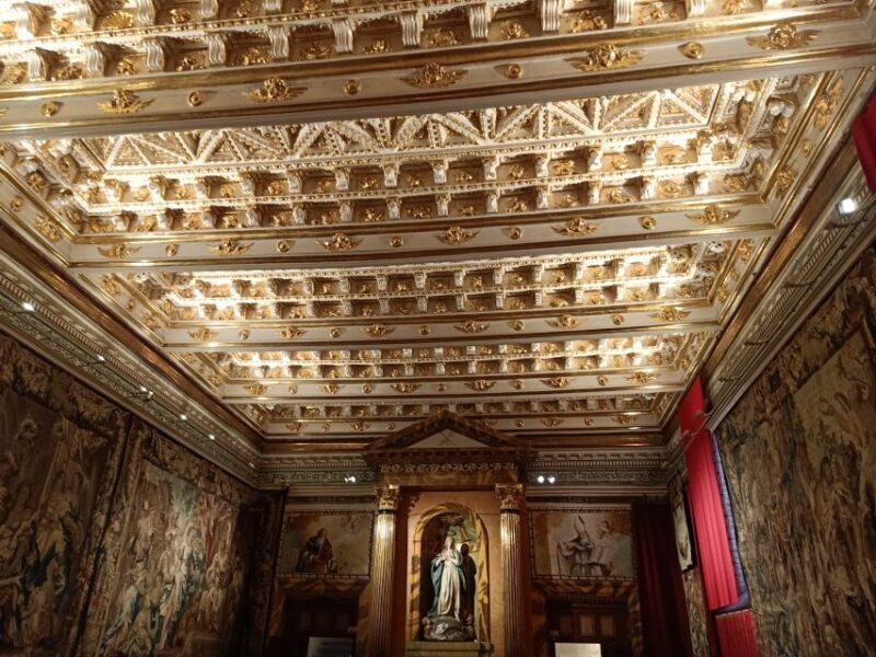 Segovia: Guided Walking Tour with Cathedral & Alcázar Entry - Who Should Consider This Tour?