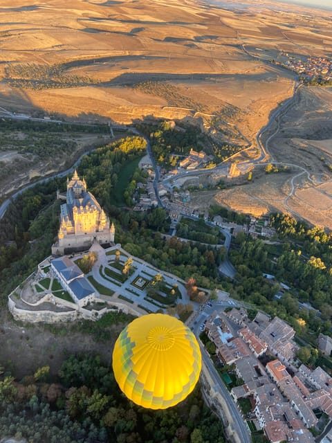 Segovia: Hot Air Balloon Flight with Picnic and Cava - FAQs