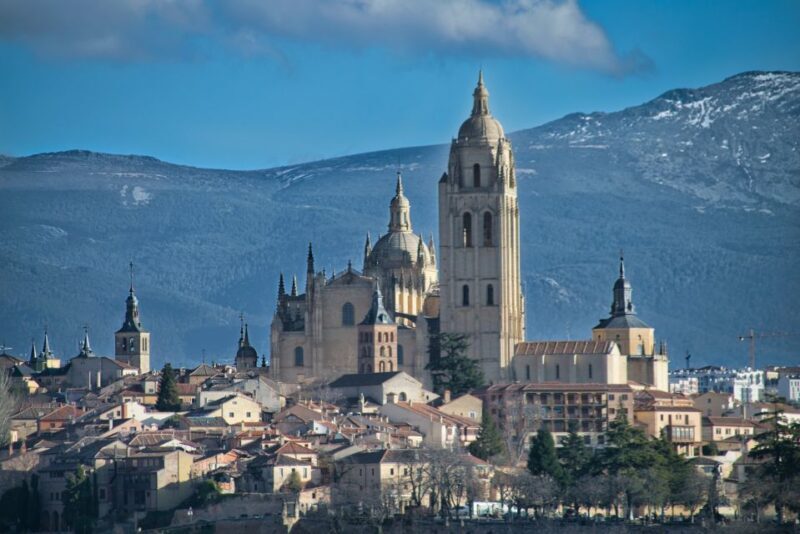 Segovia: Private City Walking Tour with Alcázar of Segovia - Key Points