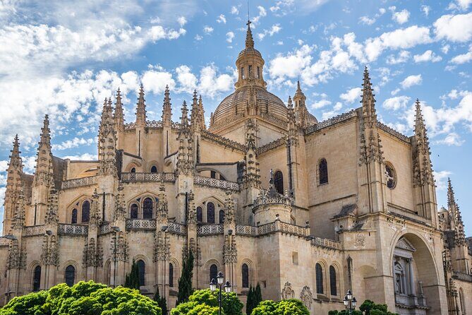 Segovia with Alcazar Guided Tour by High-Speed Train from Madrid - FAQ