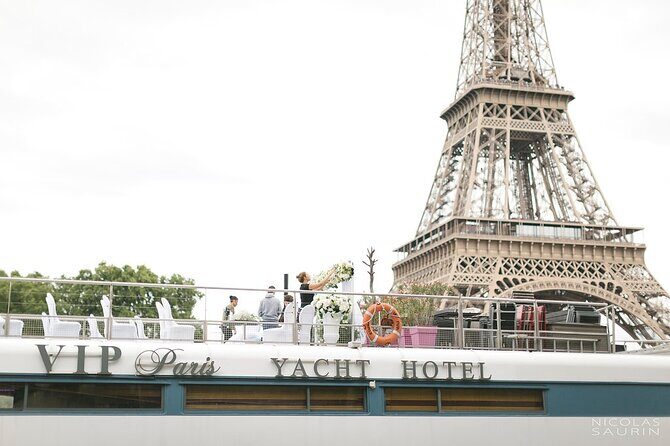 Seine River Dinner Cruise with Live Singer by VIP Yacht de Paris - FAQs