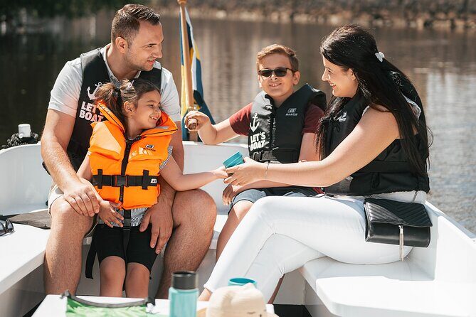 Self Drive Electric Boat in the Canals - What to Expect from the Self-Drive Electric Boat Tour