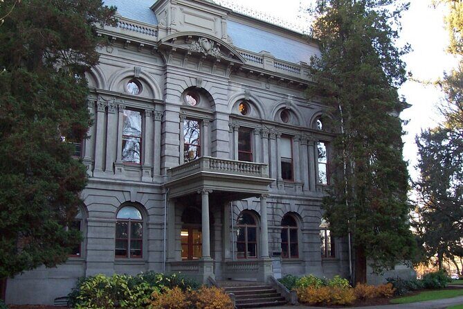 Self-Guided Scavenger Hunt: Eugene Waddle Around Campus - What to Expect from the Eugene Waddle Around Campus