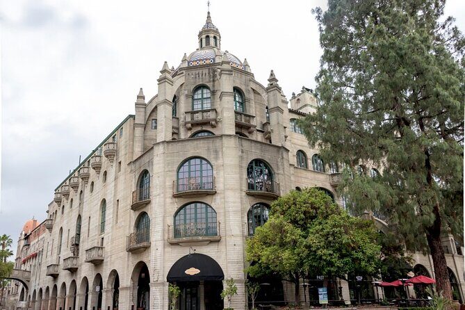 Self-Guided Scavenger Hunt: Universal Riverside - Key Points