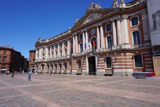 Self-guided track game to discover Toulouse - What Are the Practical Considerations?