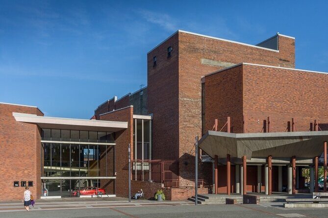 Self Guided Victoria Scavenger Hunt: Sea, Squares & Spirits - Who Will Love This?