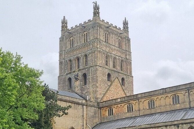 Self Guided Walk from Tewkesbury Abbey to Victoria Gardens - An In-Depth Look at the Tour