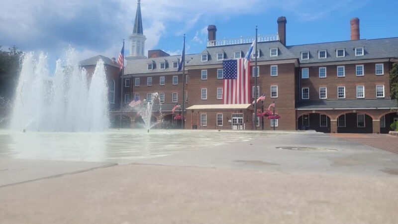 Semi-Private Walking Tour Old Town Alexandria & Carlyle - Key Points