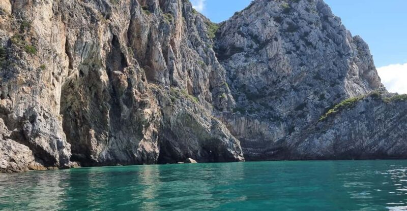 Sesimbra: Boat trip along beaches and bays with snorkeling - Who Should Consider This Tour?