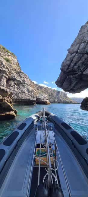 Sesimbra: Boat Trip to the wild beaches and caves - Discovering the Wild Beaches and Caves of Sesimbra