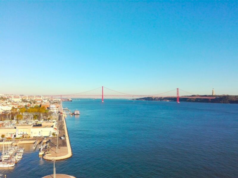 Sesimbra e Arrábida Natural Park: 1 Day Tour & Wine Tasting - Lunch by the Sea