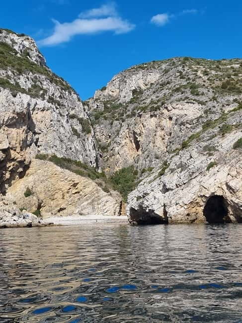 Sesimbra: Private Boat - Beach and Caves - Who Should Consider This Tour?