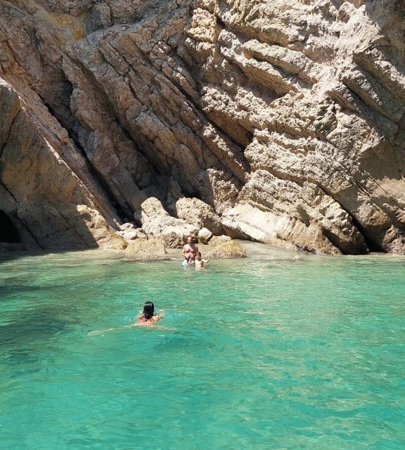 Sesimbra: Private Boat Tour-Wild beaches, secret bays, Caves - Key Points