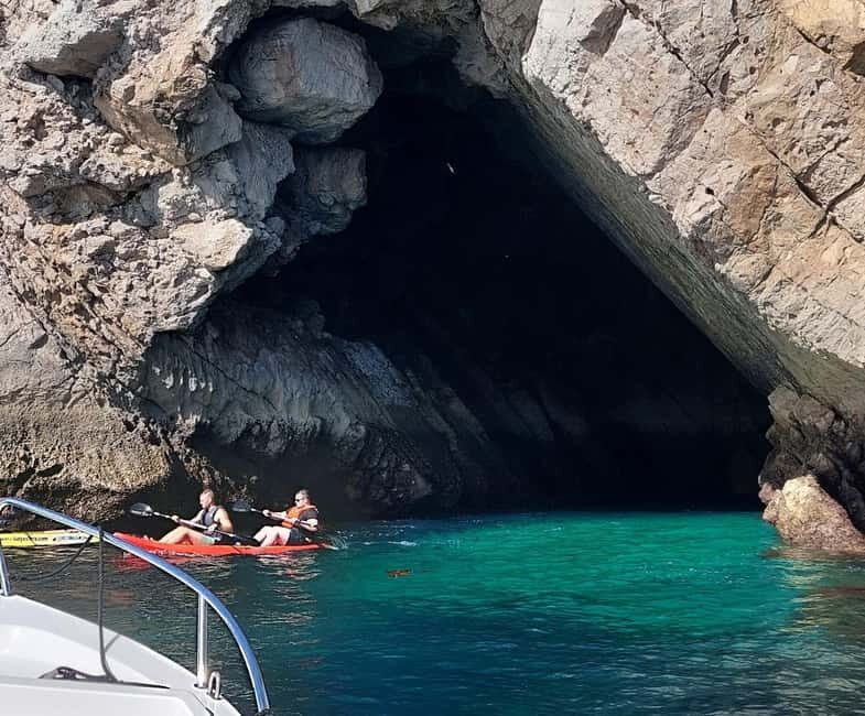 Sesimbra: Private boat trip in the Arrábida Natural Park. - FAQ