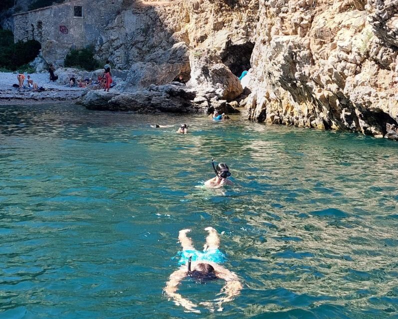 Sesimbra: Secret Bays and Beaches Boat Tour with Snorkeling - FAQs