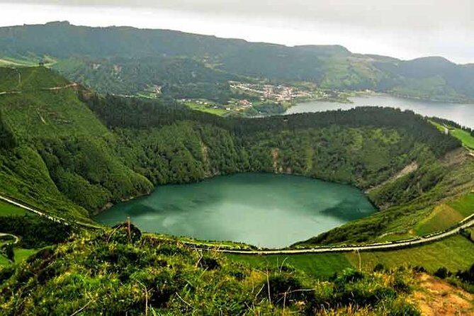Sete Cidades & Mosteiros: Private 4x4 Tour Half Day - Exploring the Itinerary: What You Can Expect