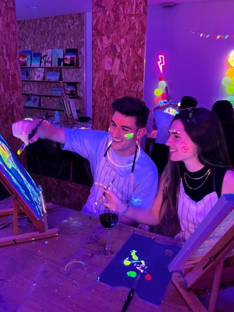 Sevilla: Wine Gogh Glow Academy Paint and Sip Classes - FAQ