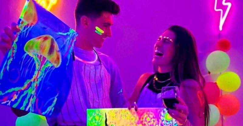 Sevilla: Wine Gogh Glow Academy Paint and Sip Classes - Wrapping Up