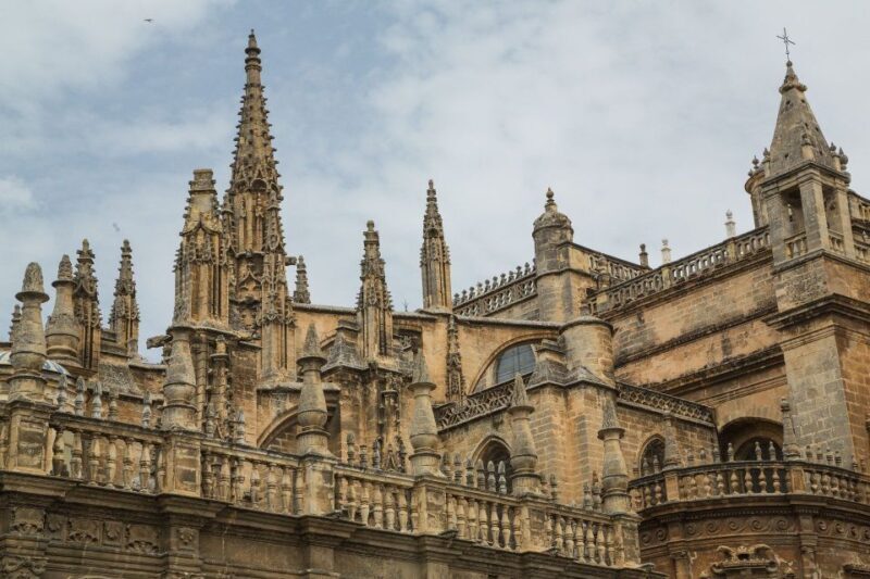 Seville Alcázar, Cathedral and Giralda Tour with Tickets - FAQs