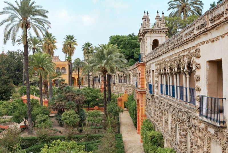 Seville: Alcázar, Cathedral & Giralda Fast Track Guided Tour - Pacing and Timing: 3.5 Hours Can Feel Long