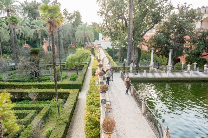 Seville: Alcazar Guided Tour with Entrance - The Experience on the Ground