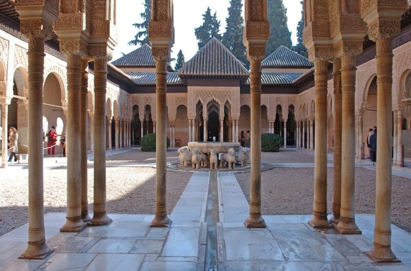 Seville: Alhambra Day Trip with Guide & Nasrid Palaces Entry - Gardens, Fountains, and Relaxation in the Generalife