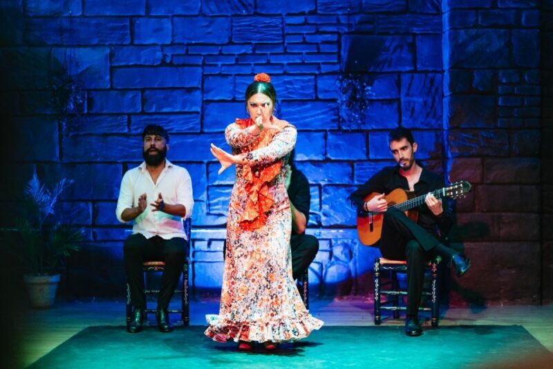 Seville: Baraka Sala Flamenca Show with Drink in Triana - Practical Tips for Visitors