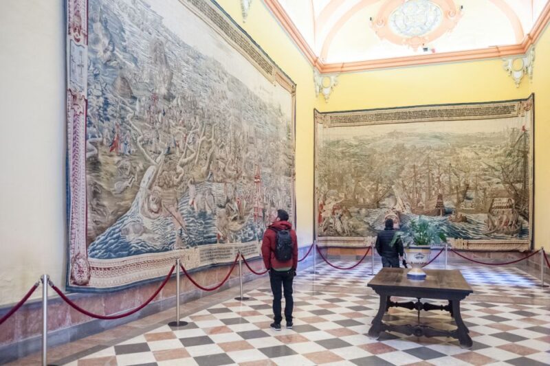 Seville: Cathedral, Giralda & Alcazar Entry With Guided Tour - Key Points