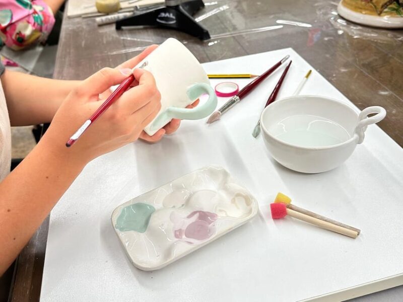 Seville: Ceramic painting workshop - Key Points